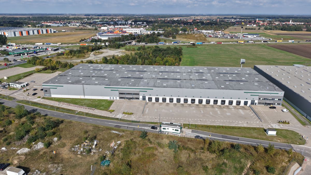 Warehouse in Pietrzykowice on the A4 motorway corridor, 3.5 hours by truck from Berlin